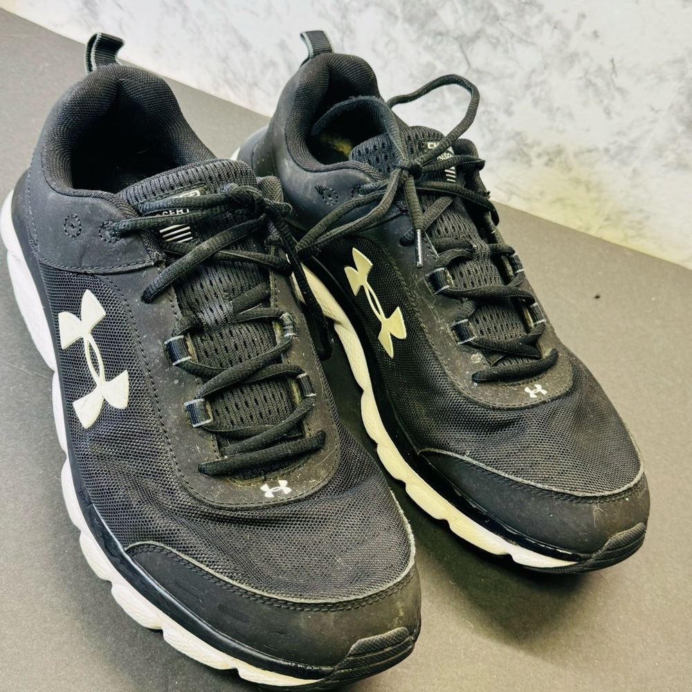 Under Armor Charged Assert Men’s size 13-black/white 3021952-001 - Picture 4 of 5